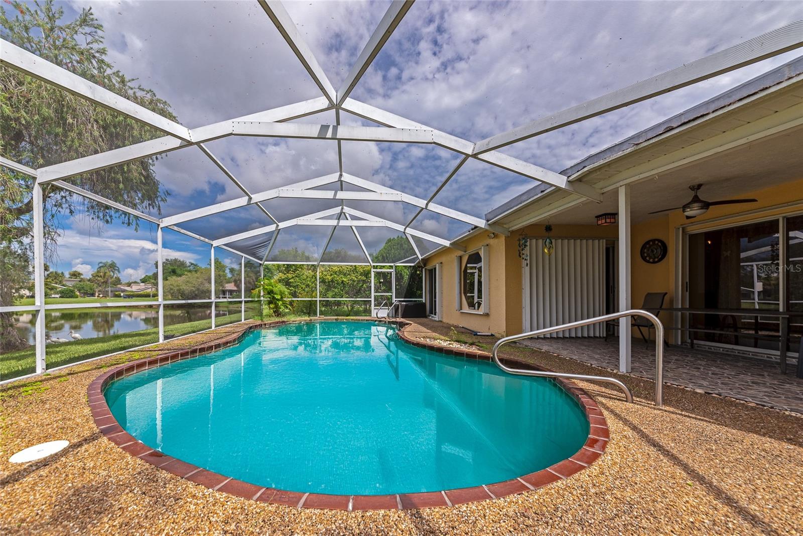 A4662198 Property Photo