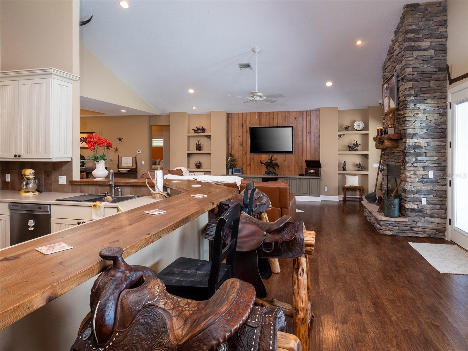 OM707707 Property Photo