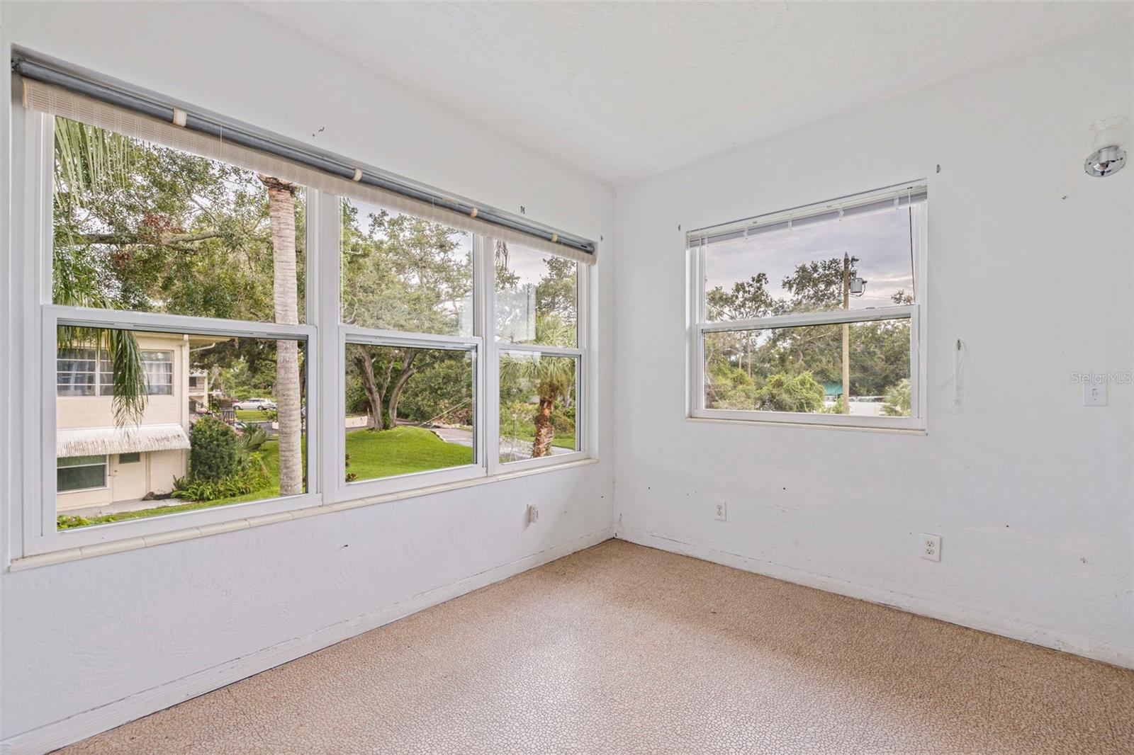 TB8418036 Property Photo