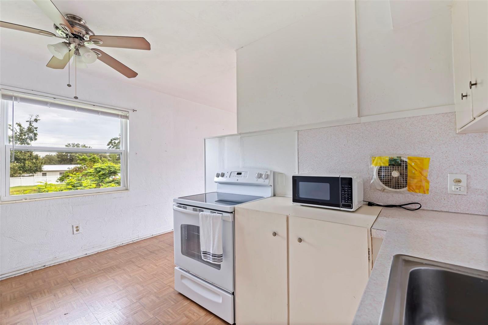 TB8418036 Property Photo