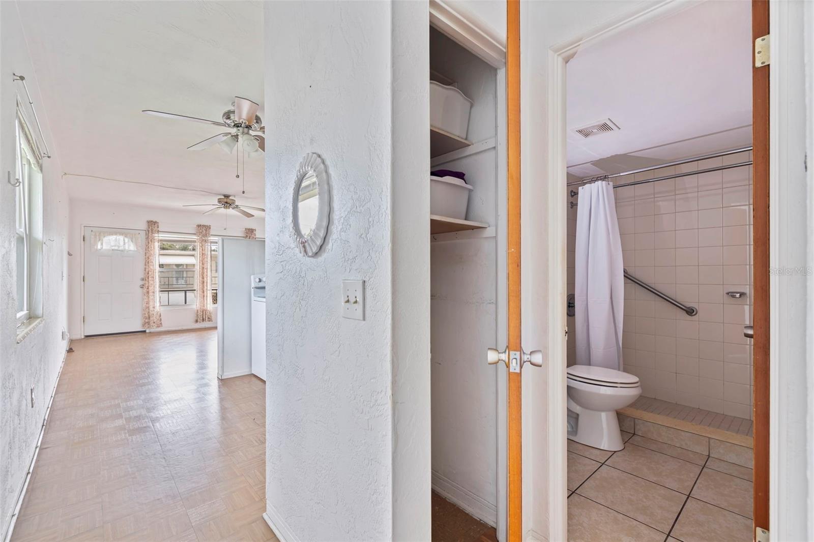 TB8418036 Property Photo