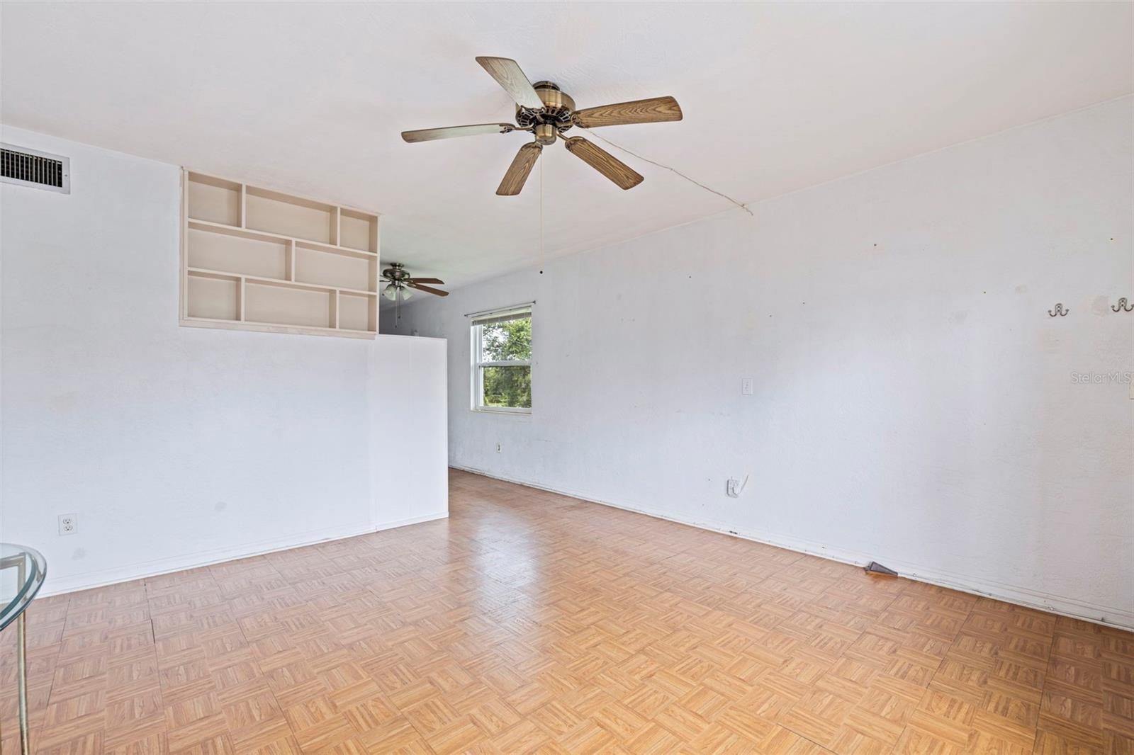 TB8418036 Property Photo