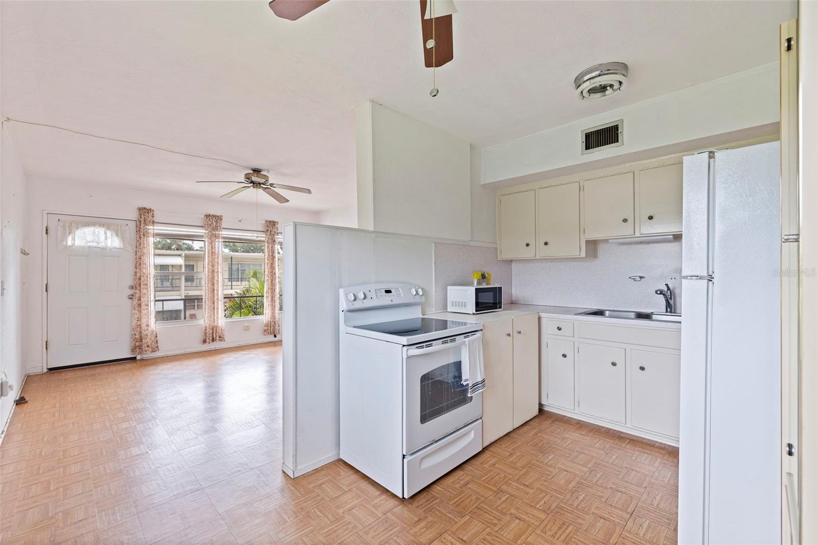 TB8418036 Property Photo