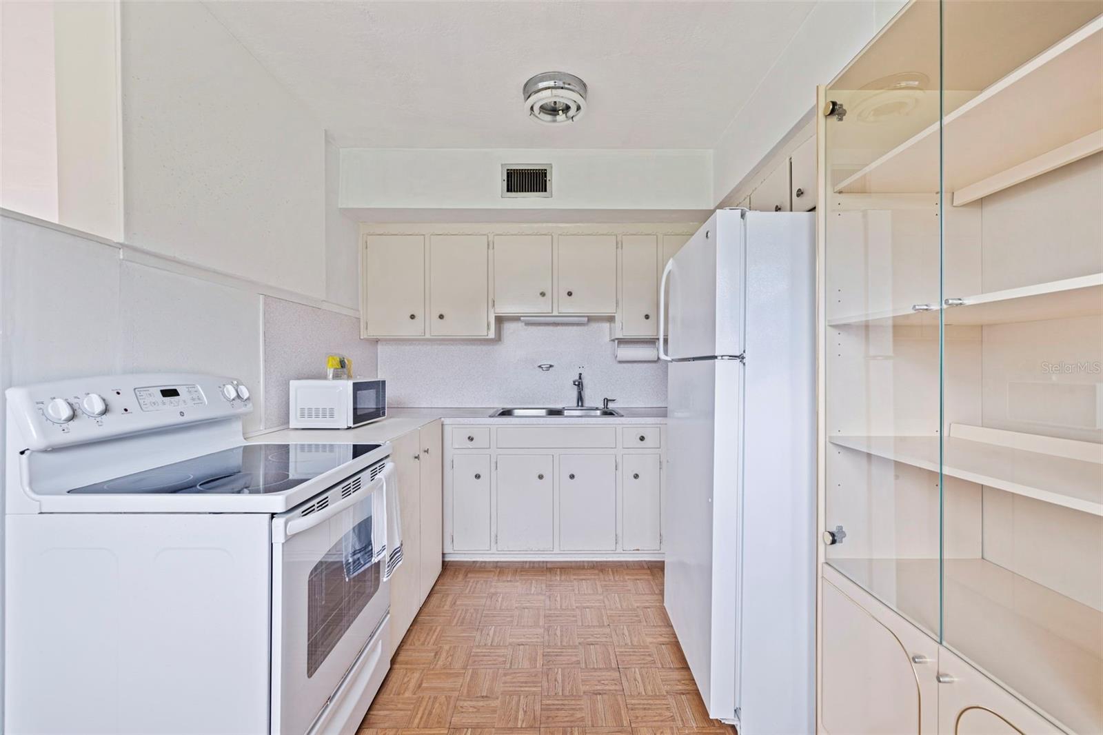 TB8418036 Property Photo