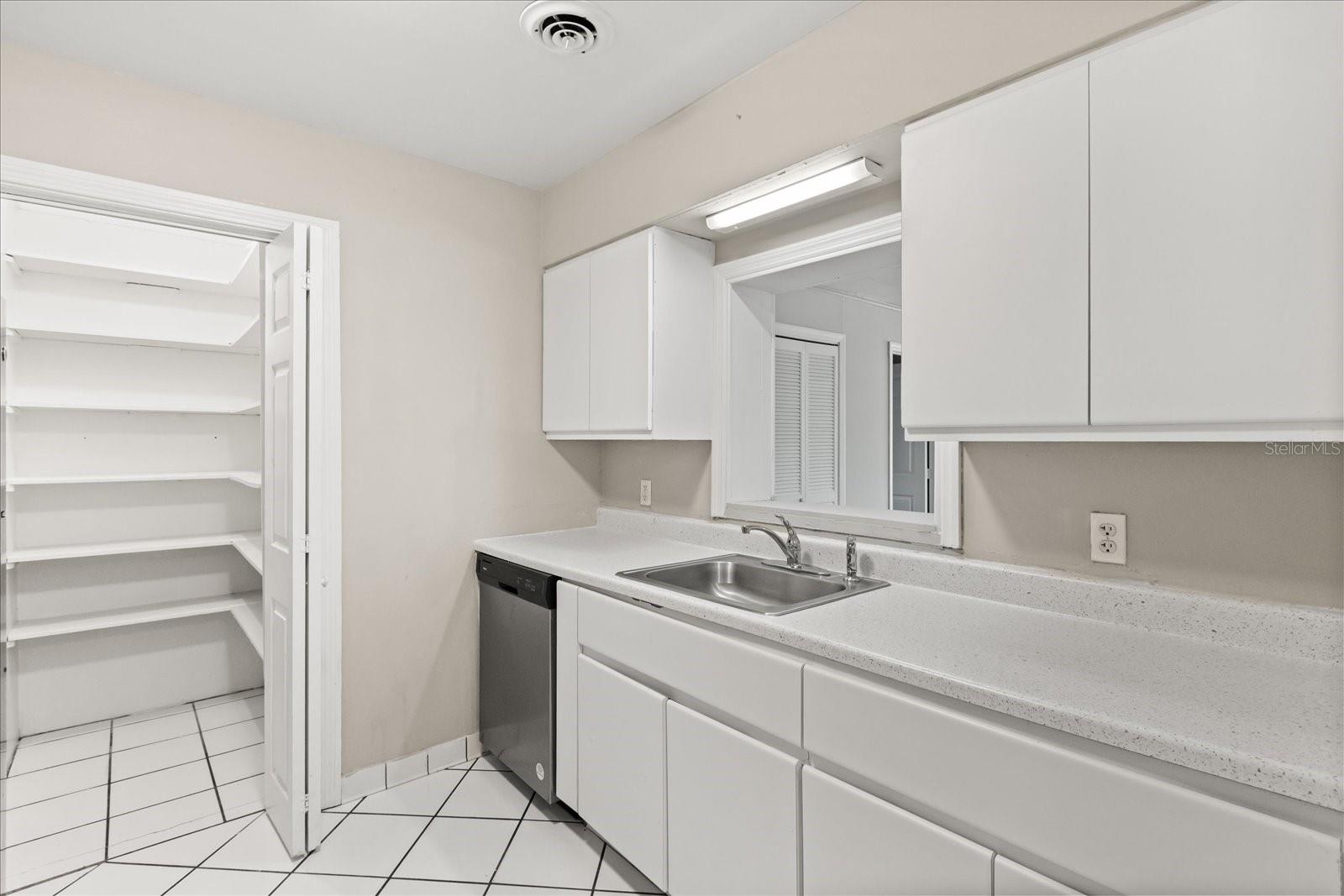 930 NE 14TH AVE, OCALA, FL, 34470