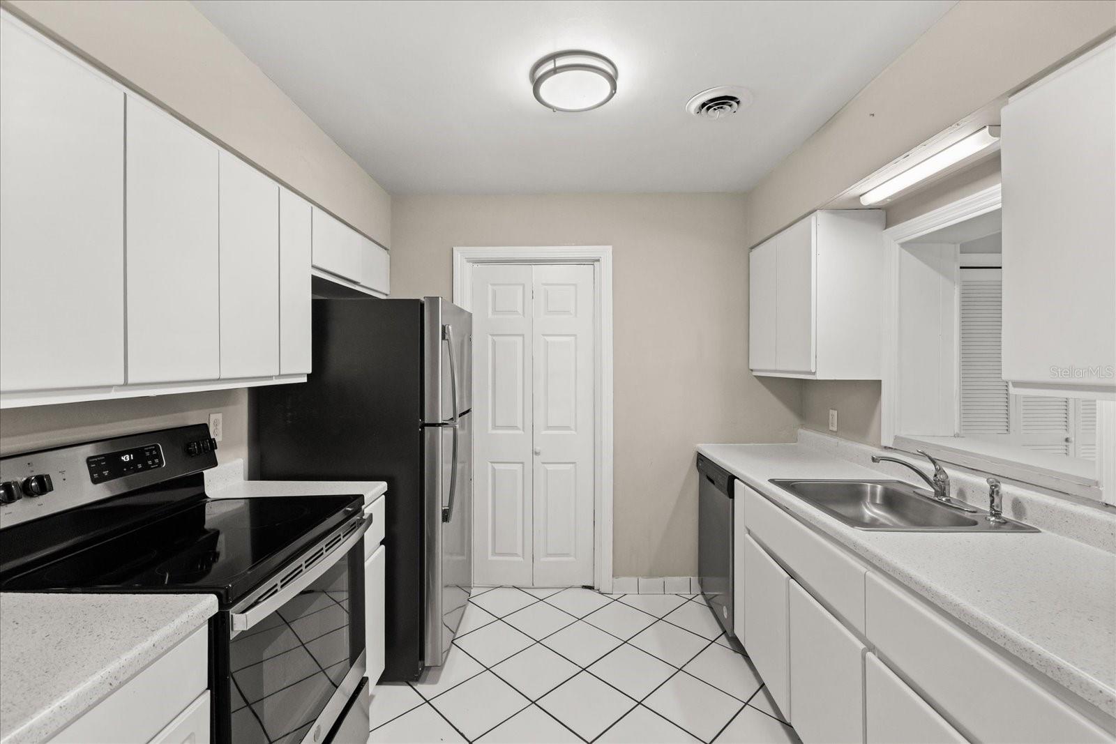 930 NE 14TH AVE, OCALA, FL, 34470