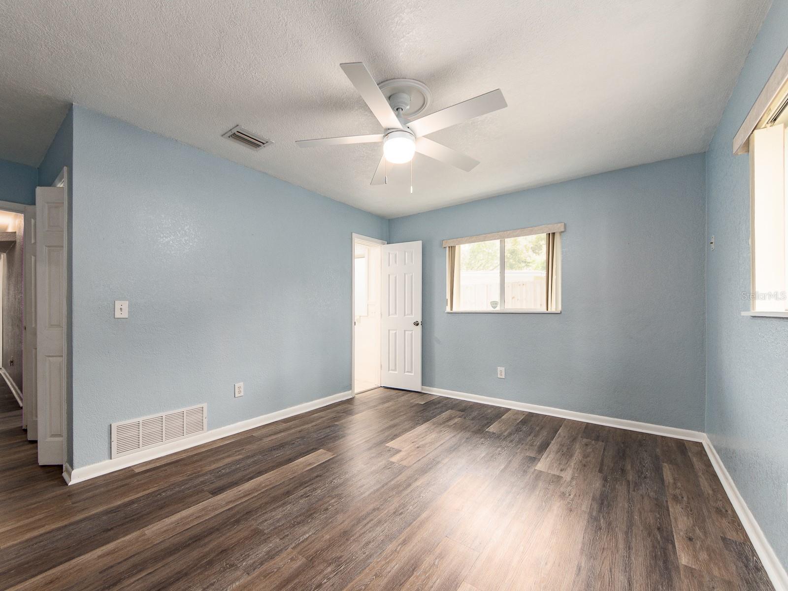 1549 LINWOOD DR, CLEARWATER, FL, 33755