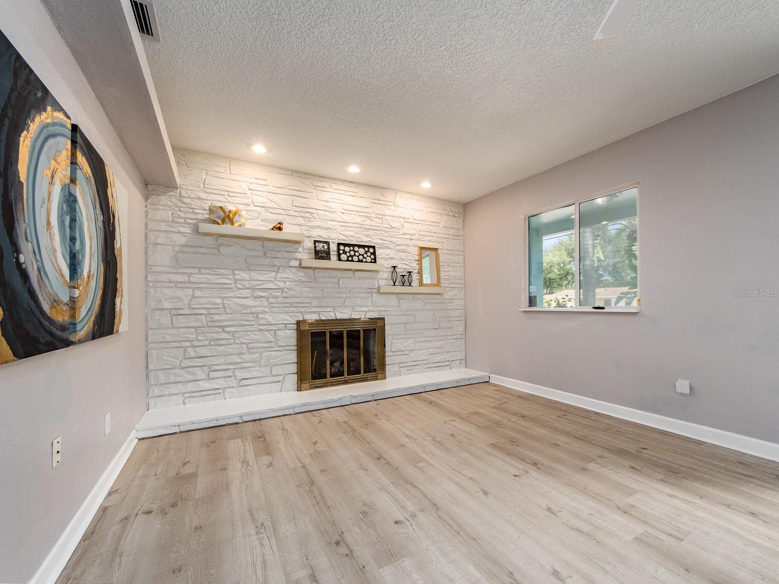 1549 LINWOOD DR, CLEARWATER, FL, 33755