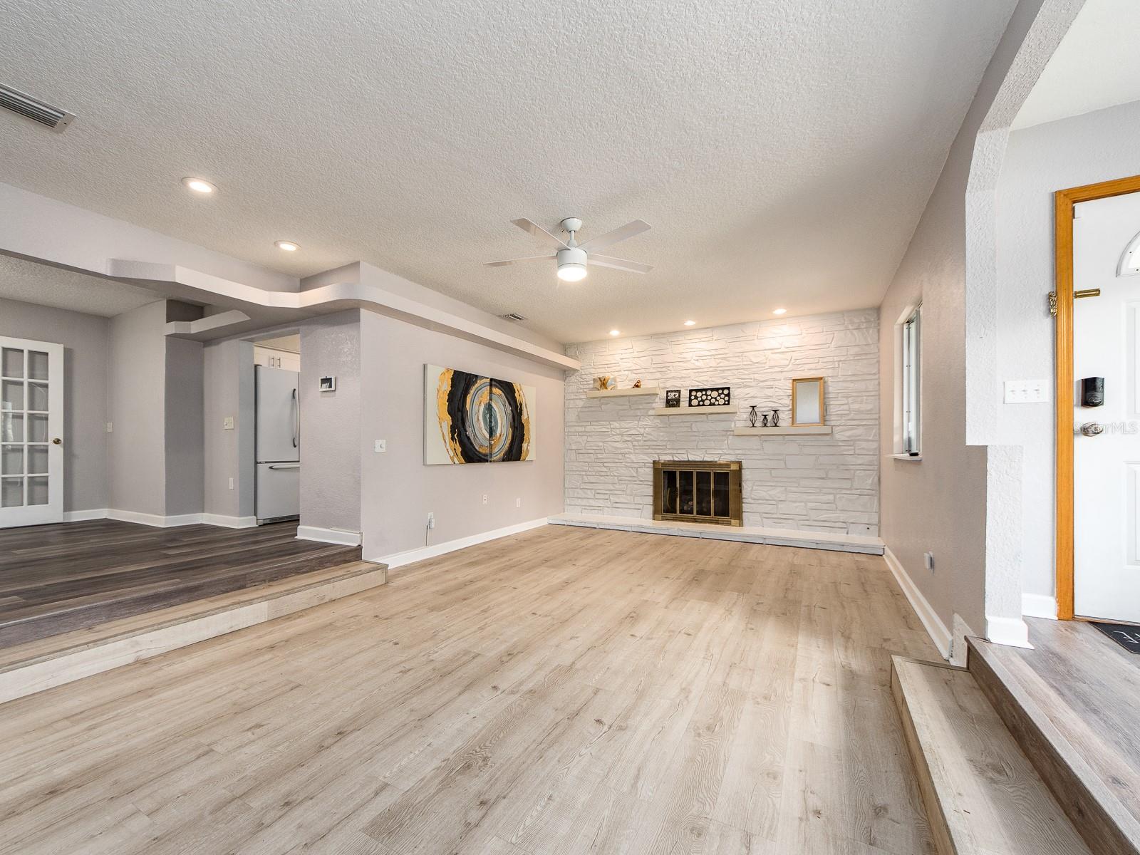 1549 LINWOOD DR, CLEARWATER, FL, 33755