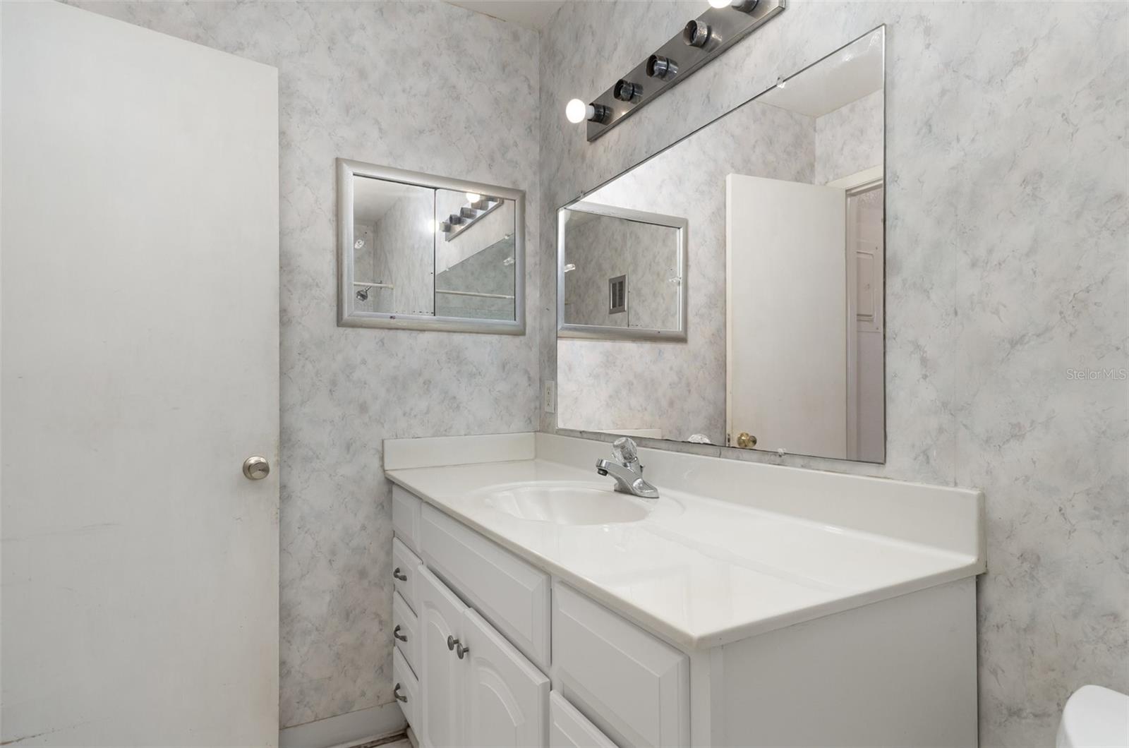 100 EL CAMINO DR #202, WINTER HAVEN, FL, 33884