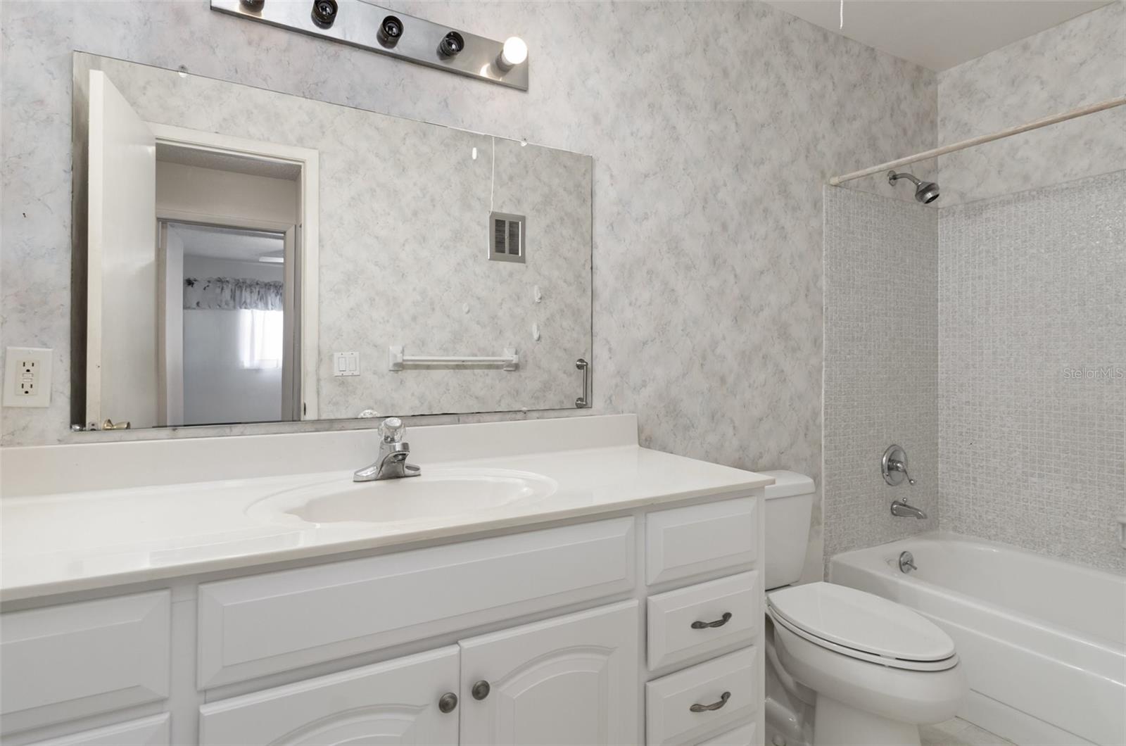 100 EL CAMINO DR #202, WINTER HAVEN, FL, 33884