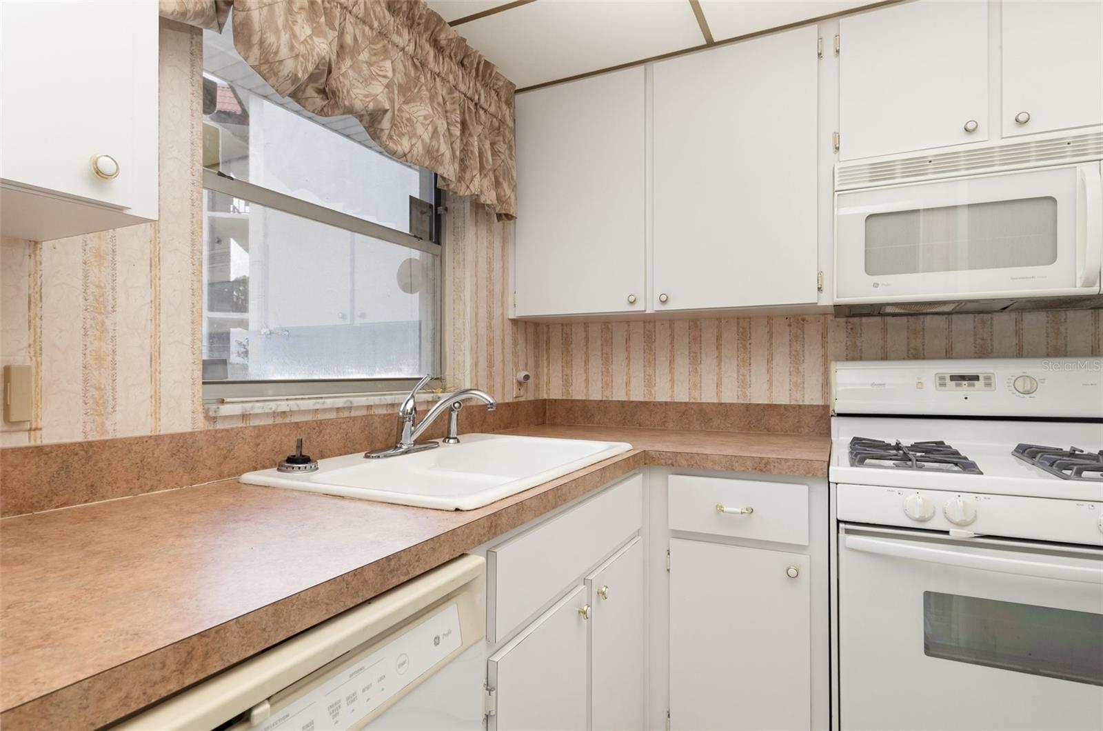 100 EL CAMINO DR #202, WINTER HAVEN, FL, 33884