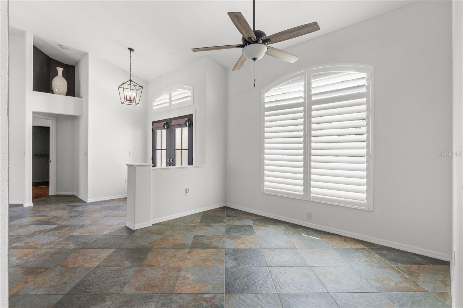 Flexible nook/den off the main living area