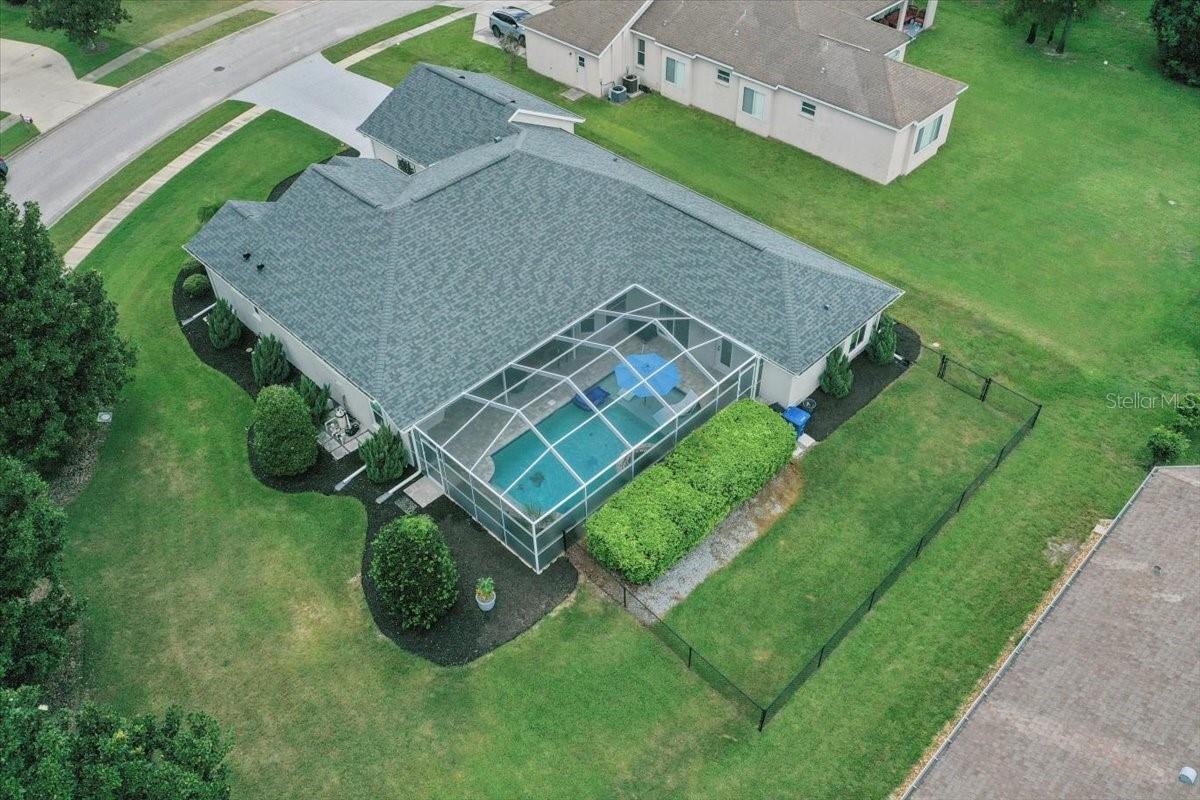 Spacious fenced yard