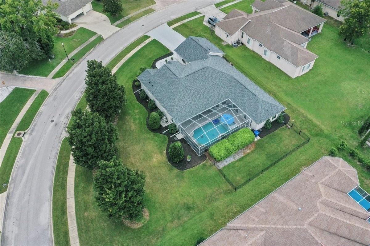 Expansive corner yard