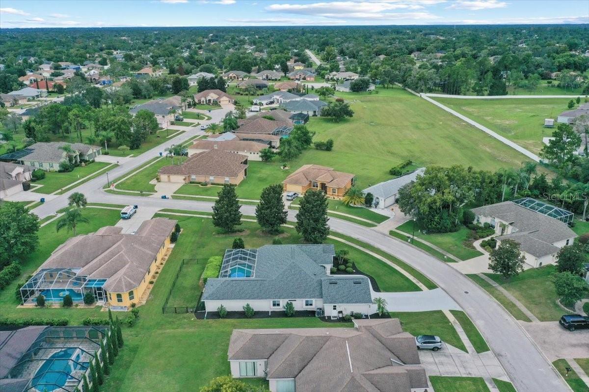 Expansive corner yard