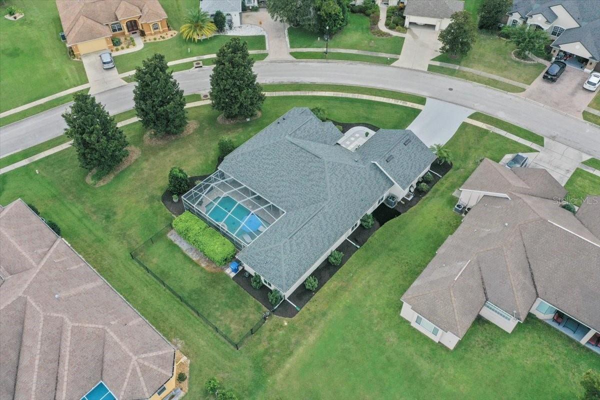 Expansive corner yard