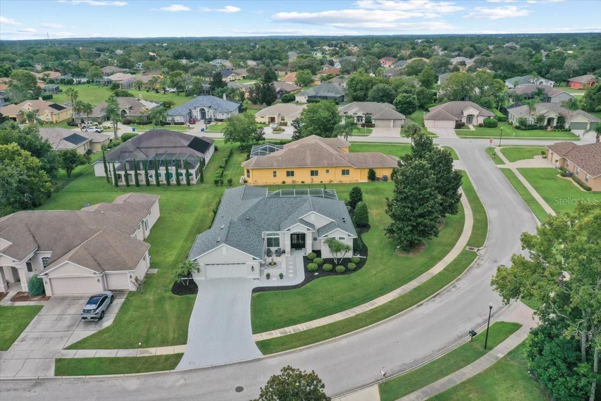 Expansive corner yard