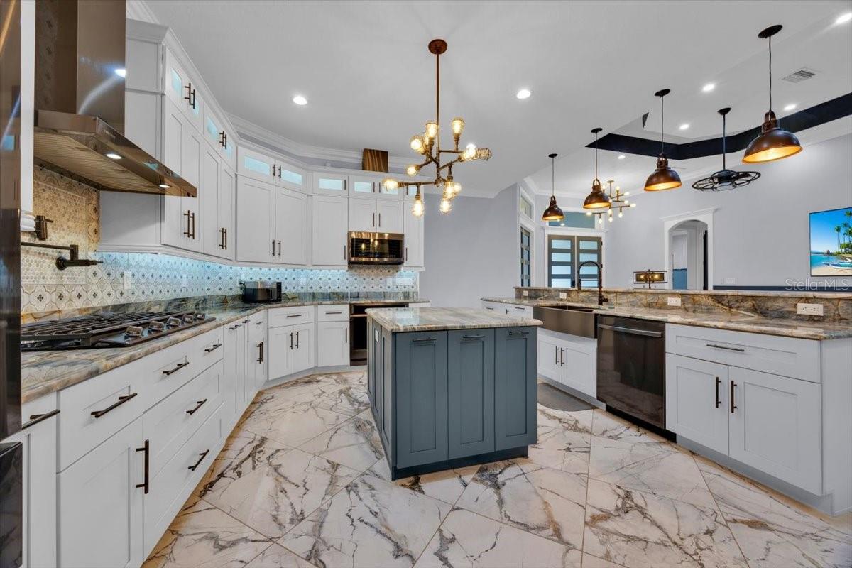 6817 PEYTON DR, SEFFNER, FL, 33584