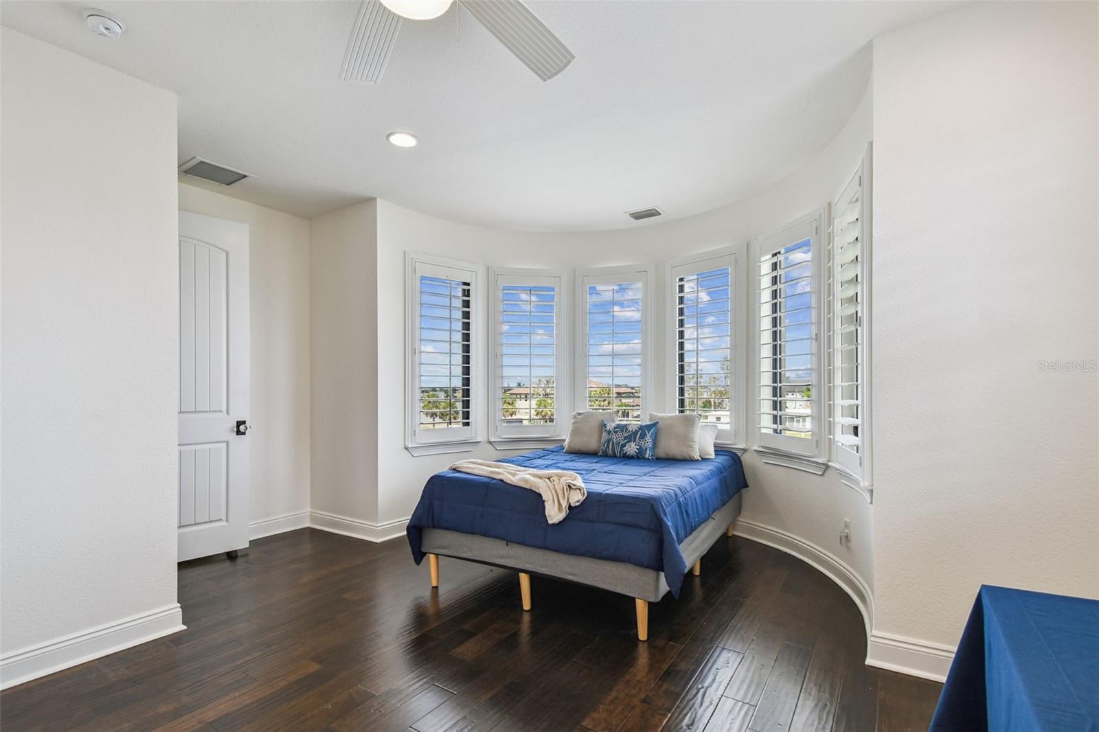 TB8418141 Property Photo