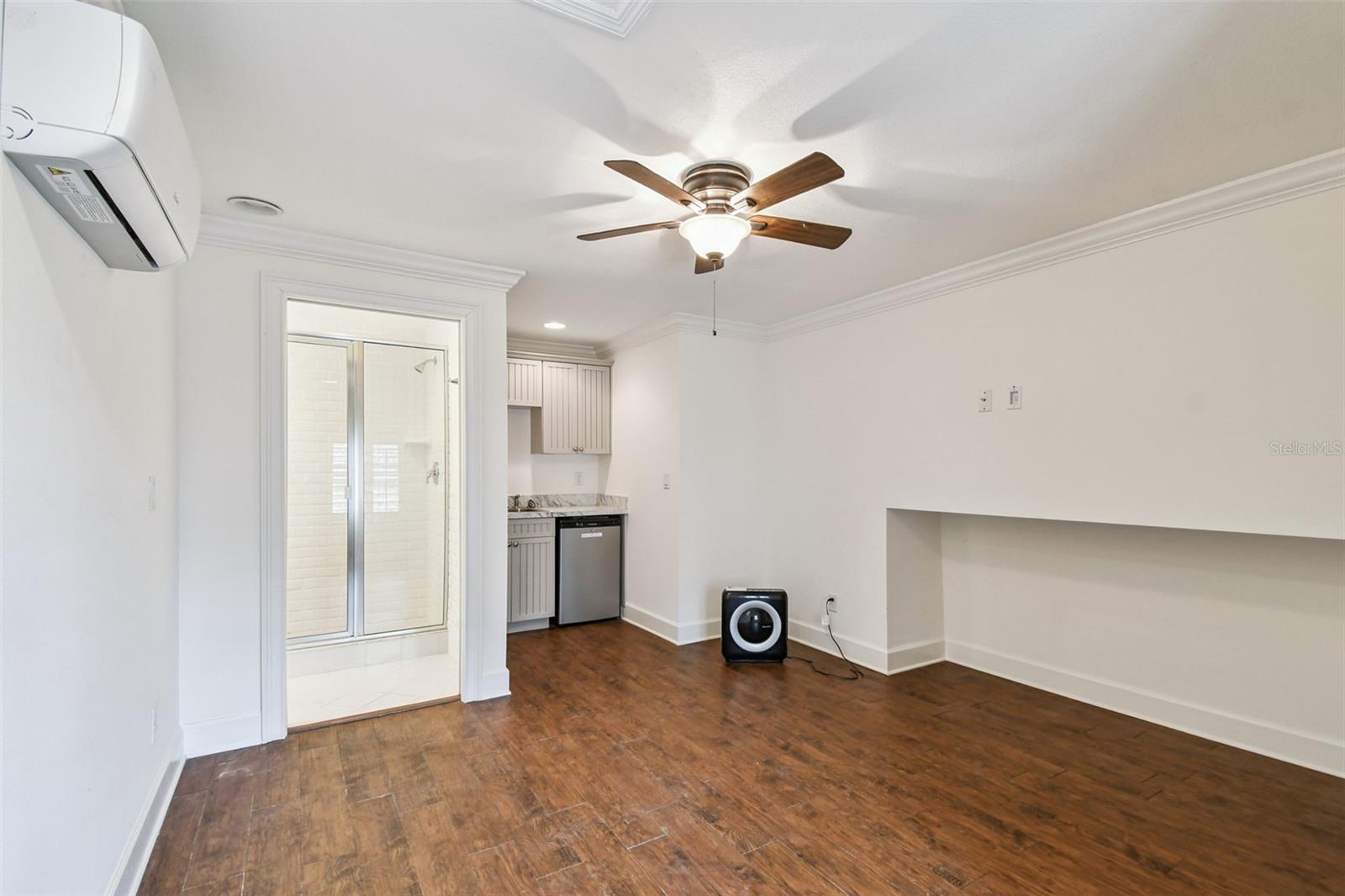 TB8418141 Property Photo