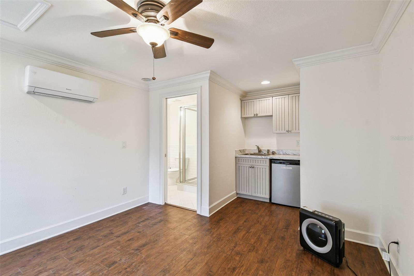 TB8418141 Property Photo