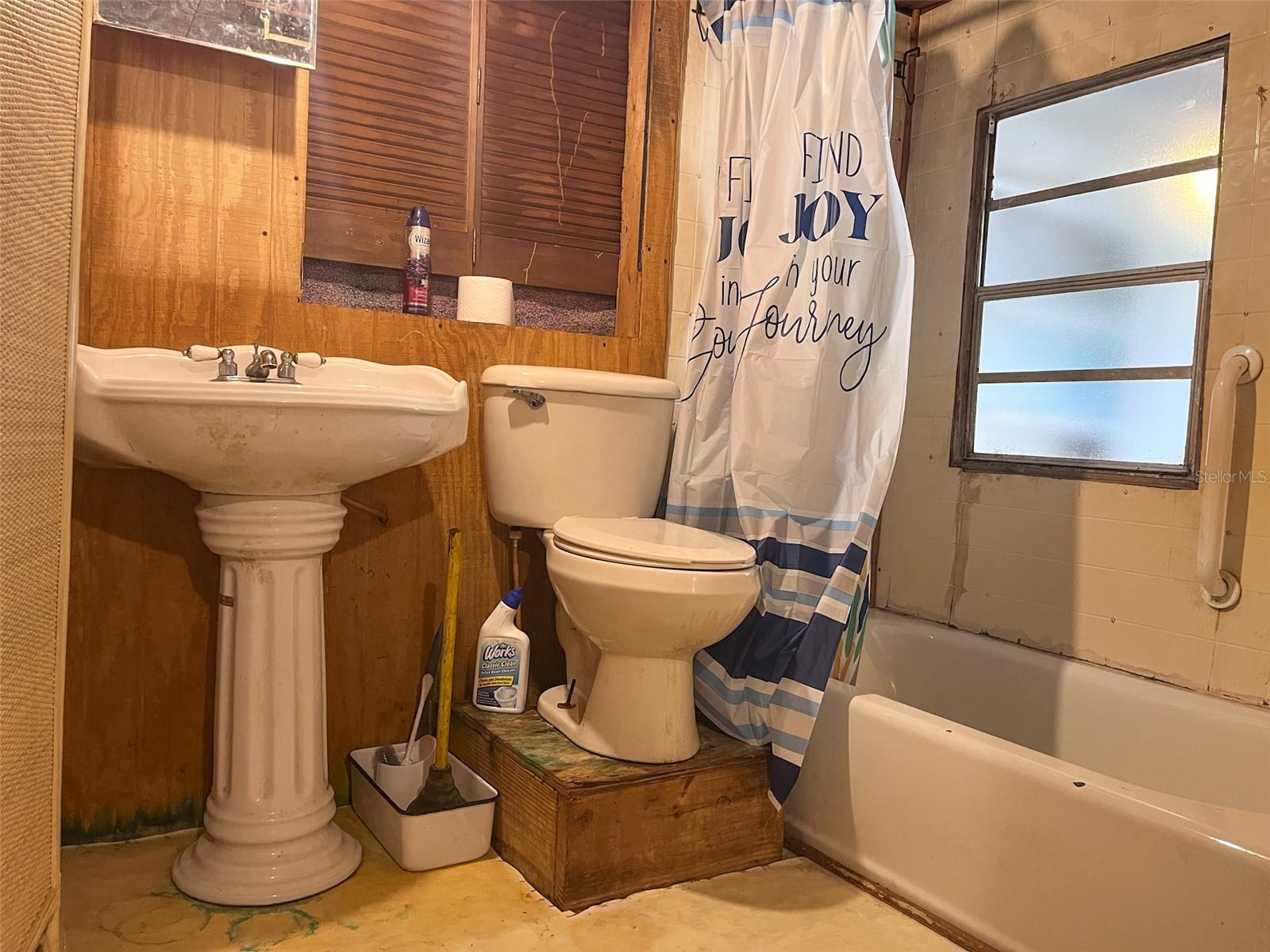 TB8418165 Property Photo