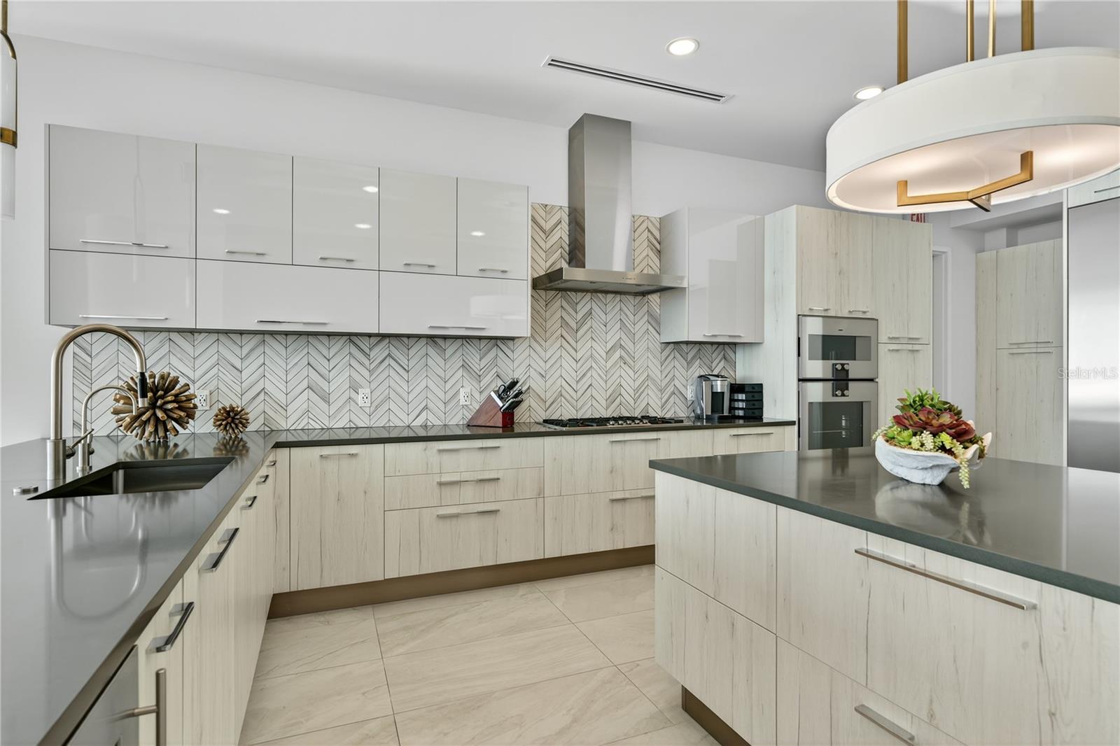 A4662263 Property Photo