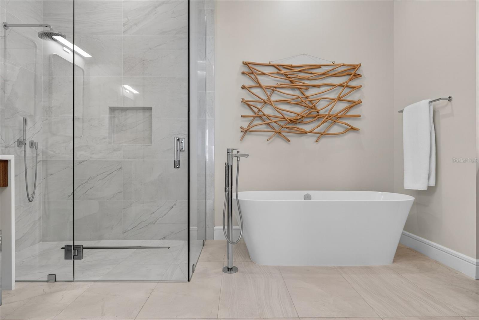 A4662263 Property Photo