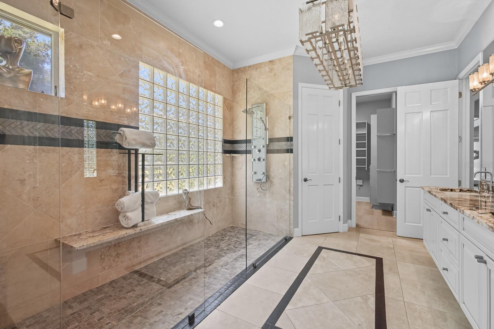 V4944387 Property Photo