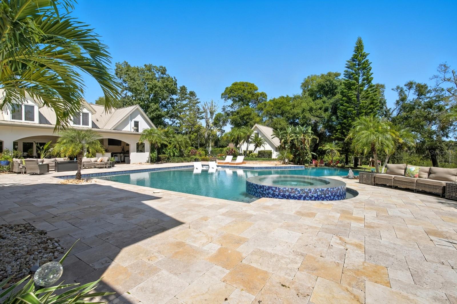 V4944387 Property Photo