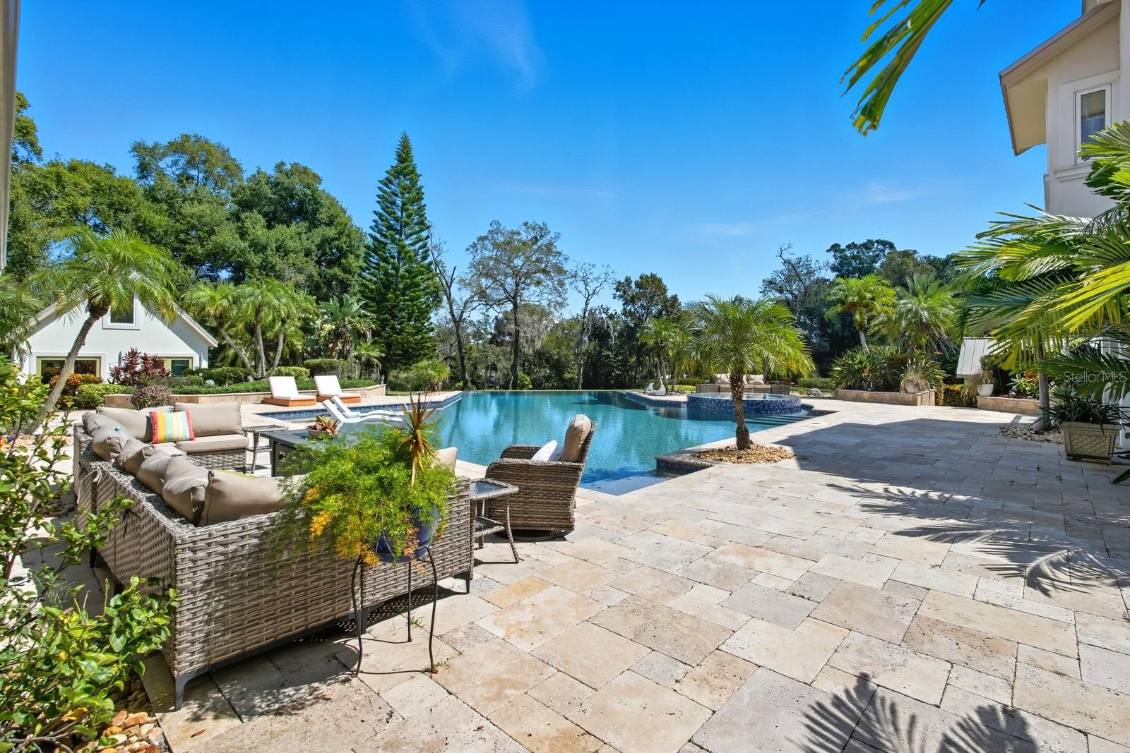 V4944387 Property Photo