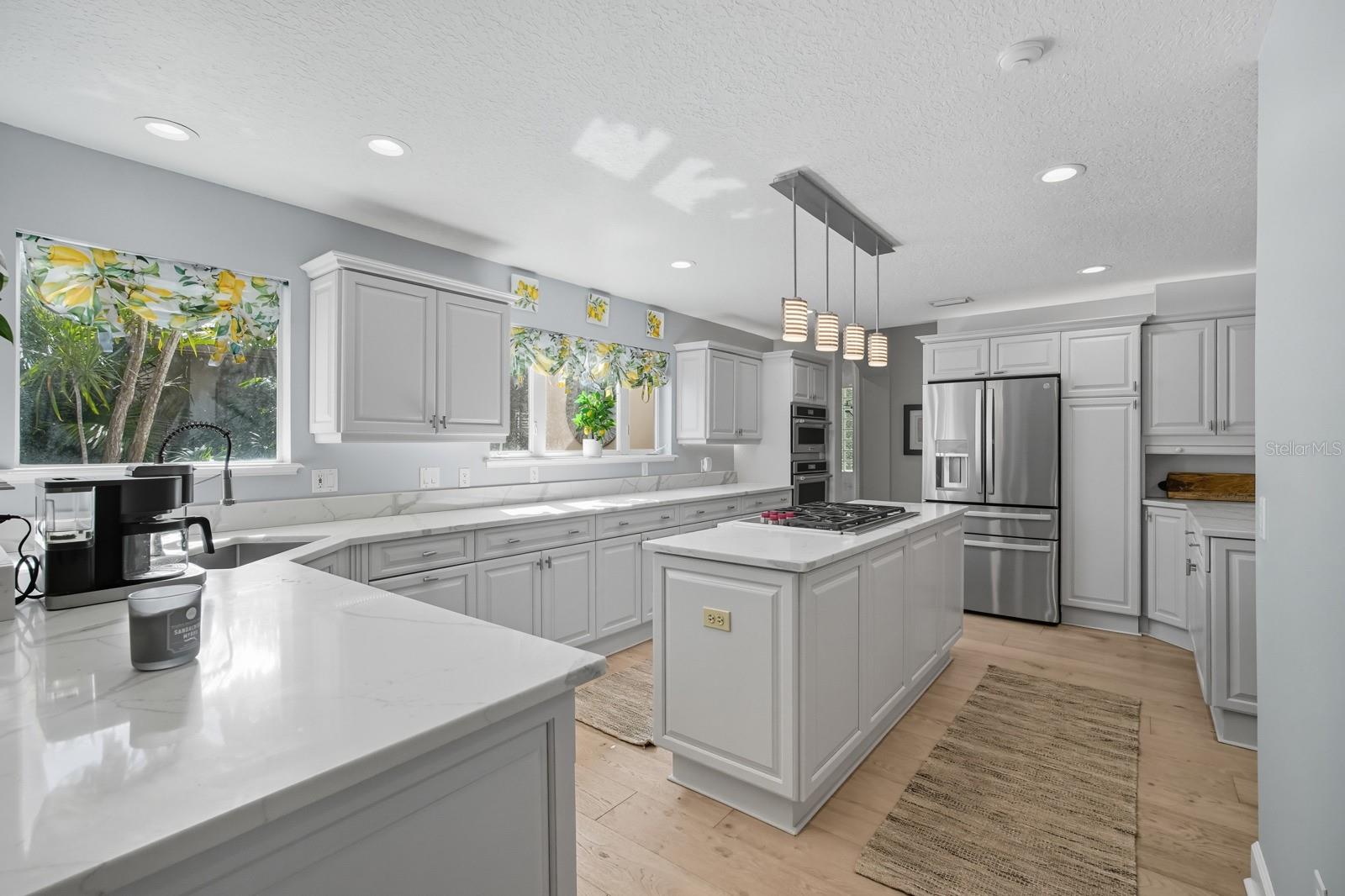 V4944387 Property Photo