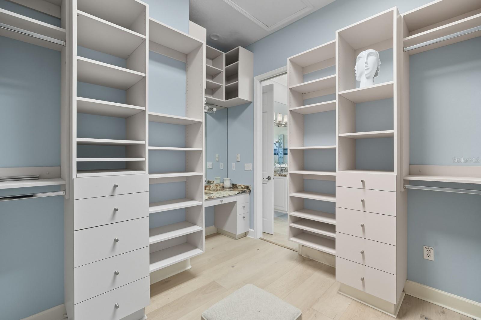 V4944387 Property Photo