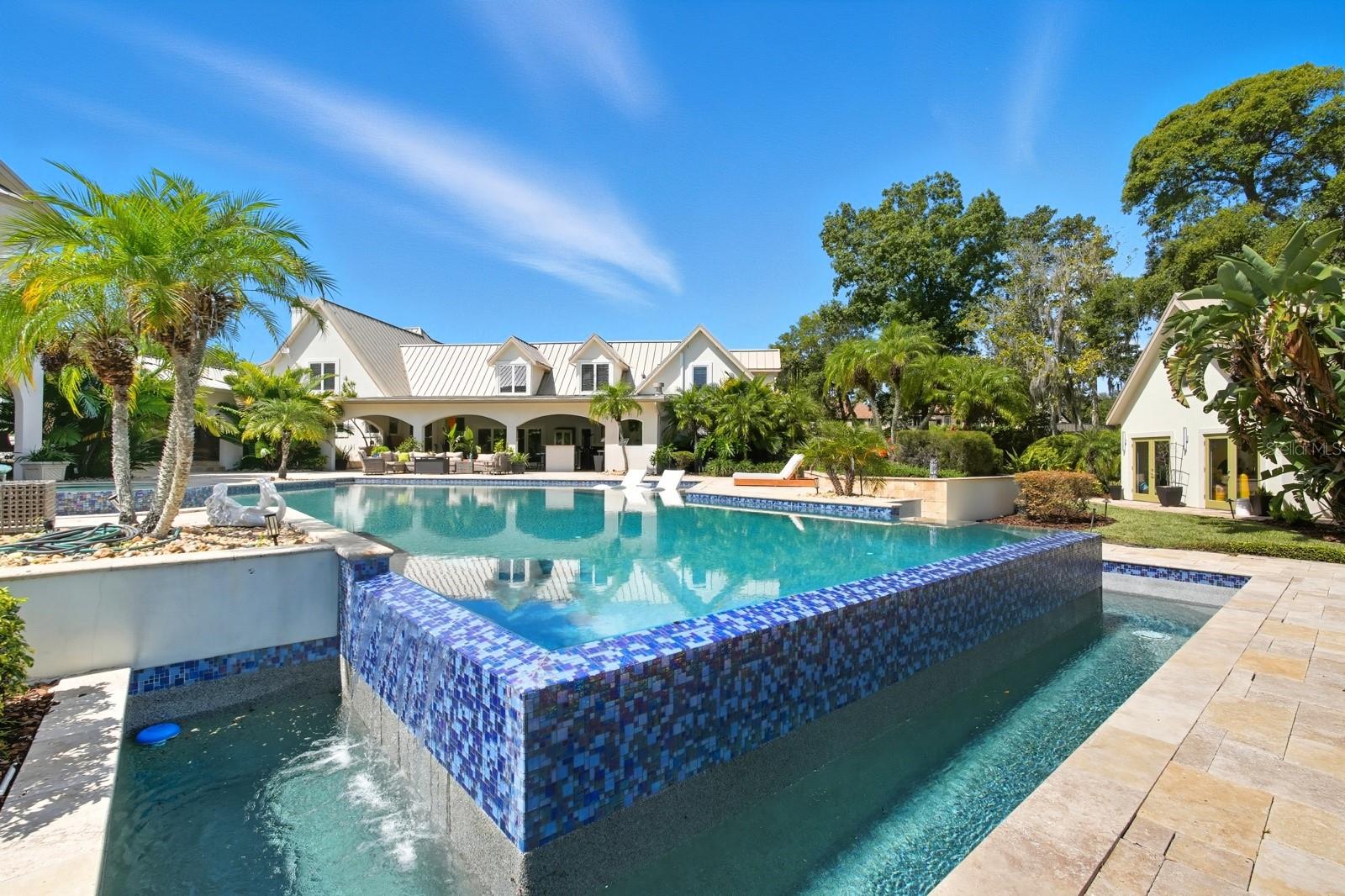 V4944387 Property Photo