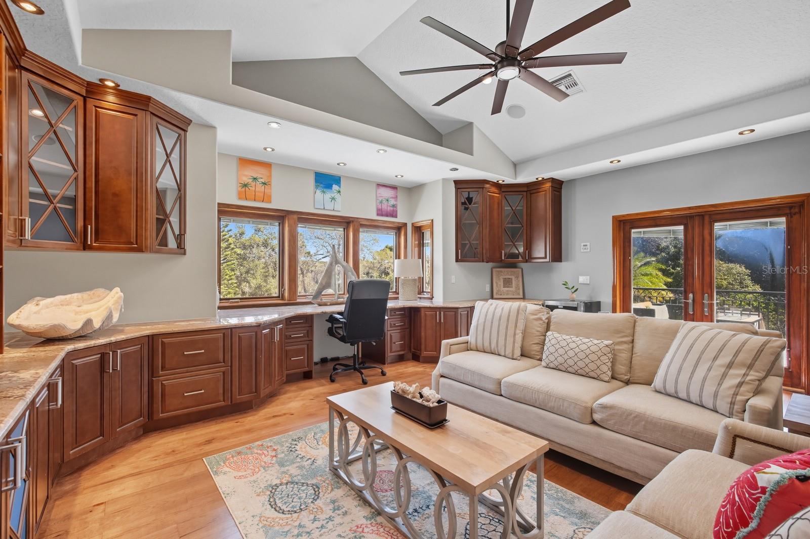 V4944387 Property Photo