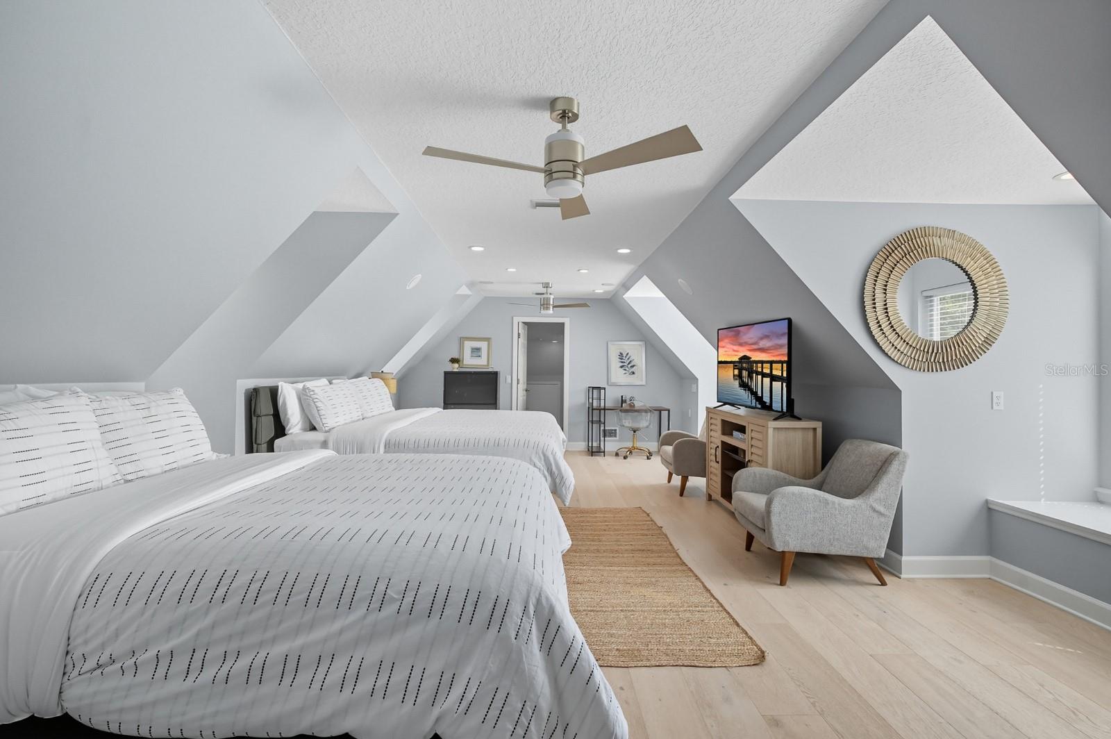 V4944387 Property Photo