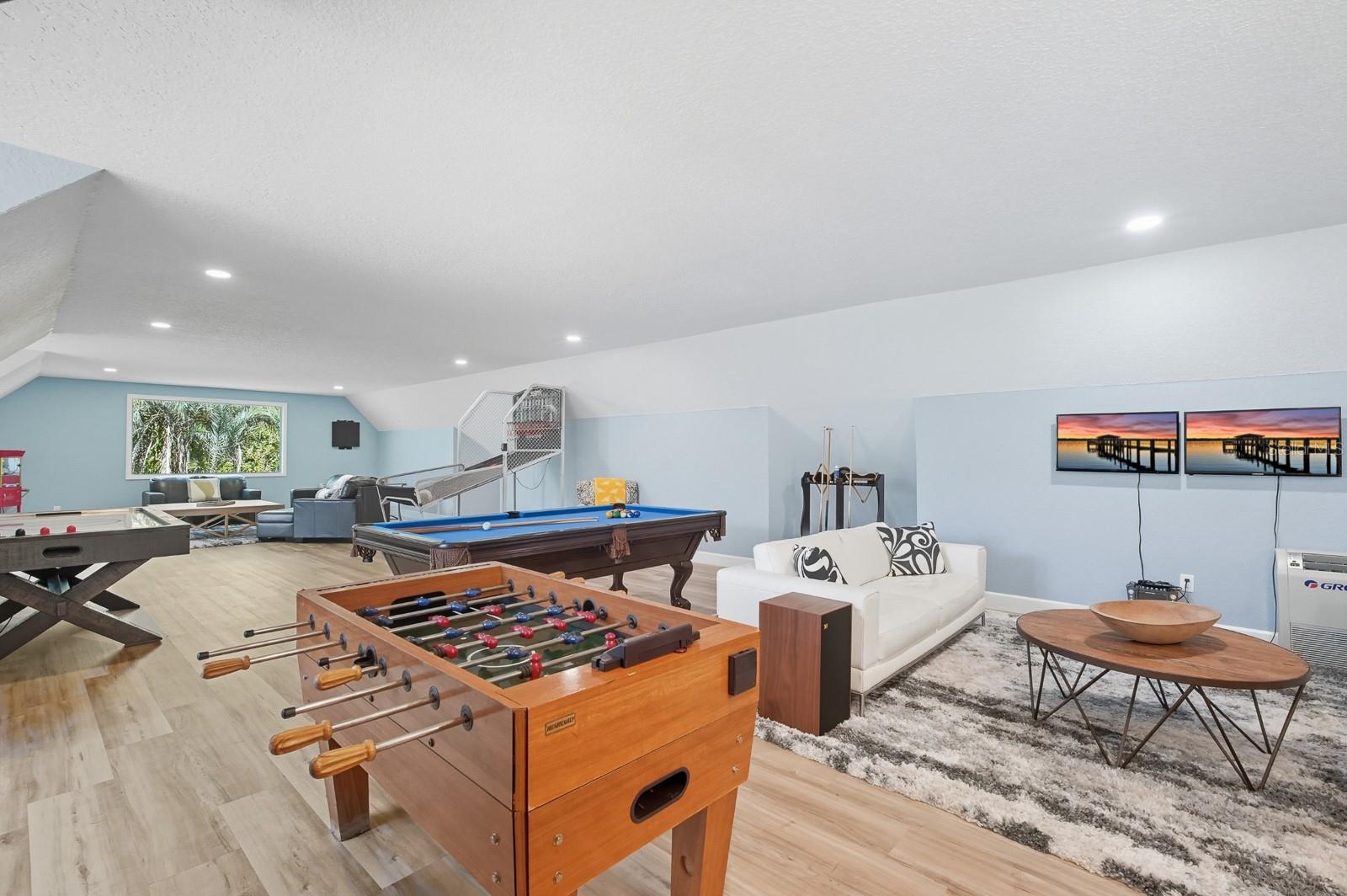 V4944387 Property Photo