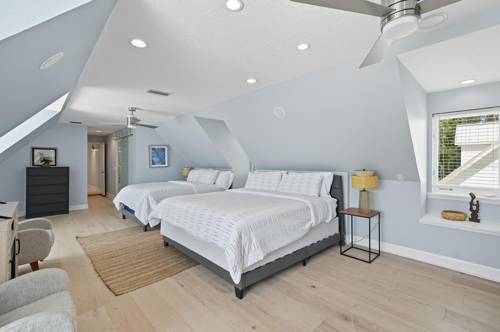 V4944387 Property Photo