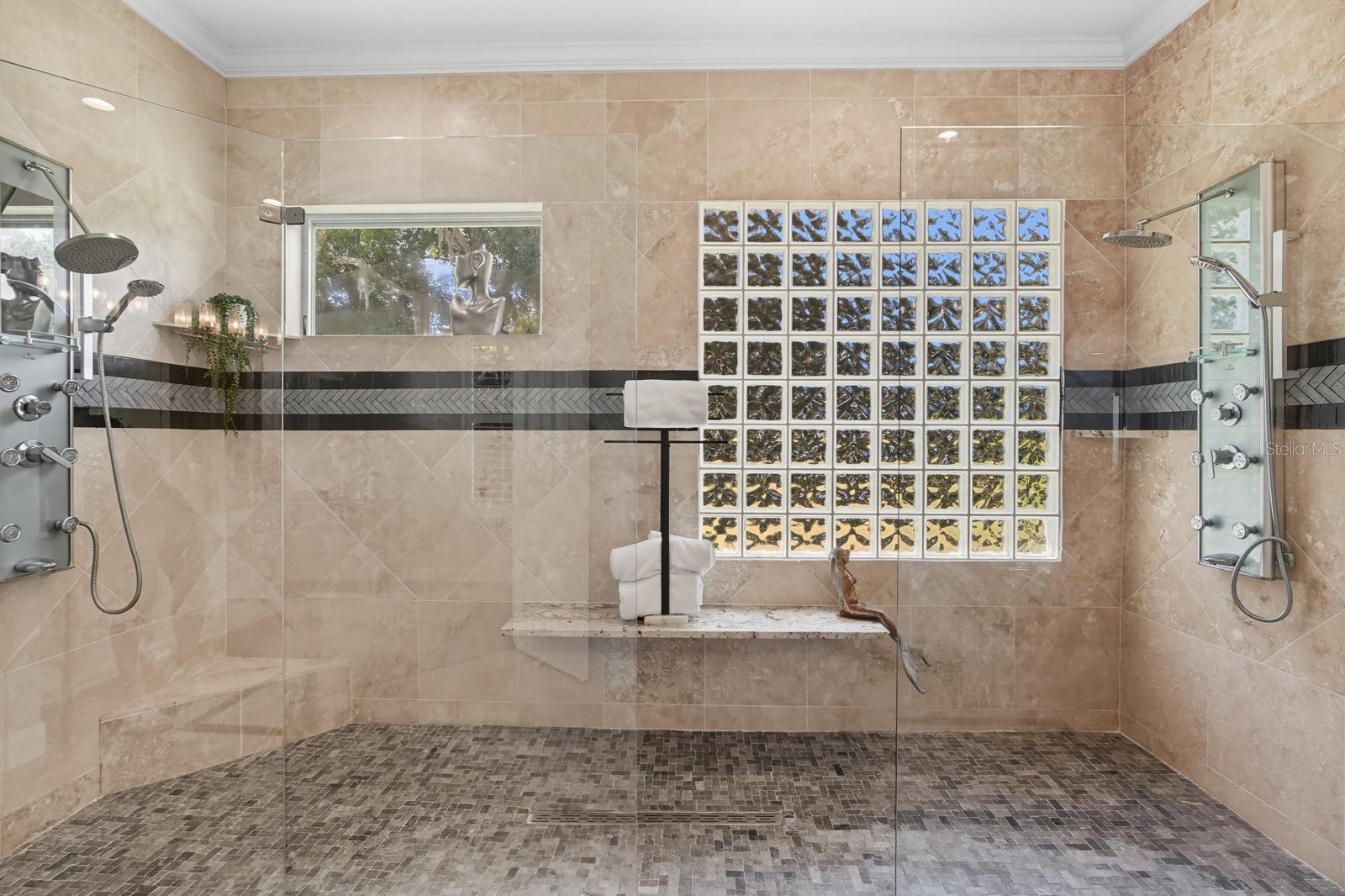 V4944387 Property Photo