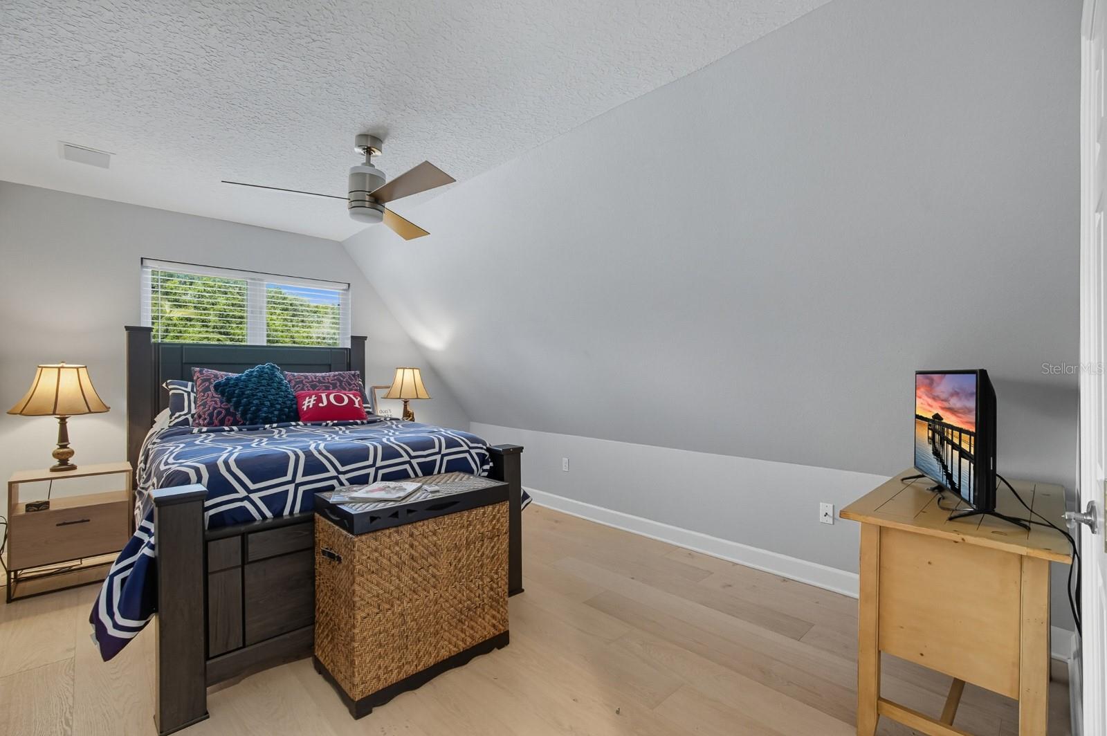 V4944387 Property Photo