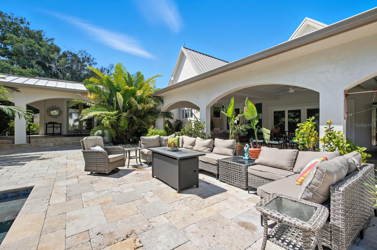 V4944387 Property Photo