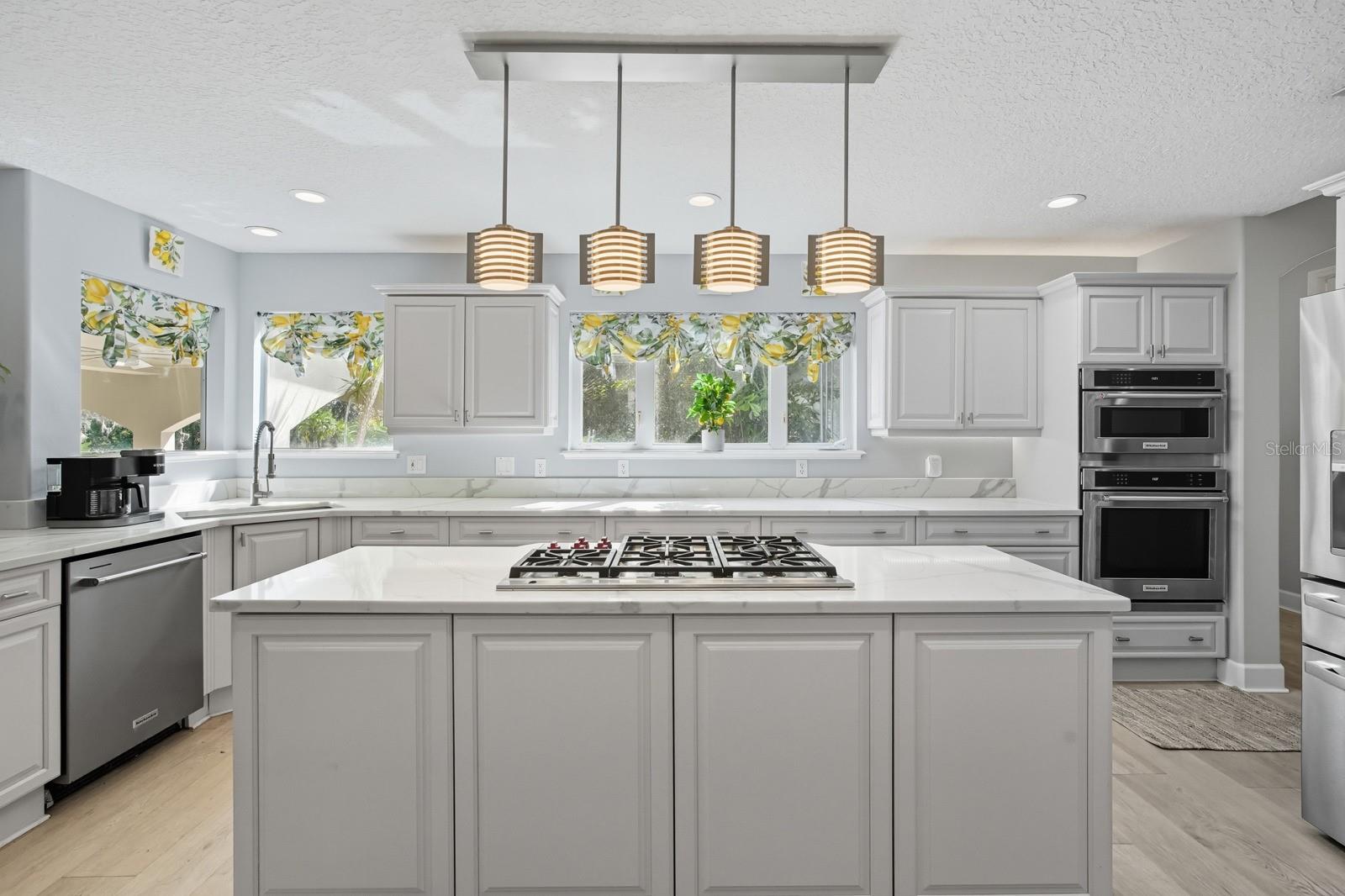 V4944387 Property Photo