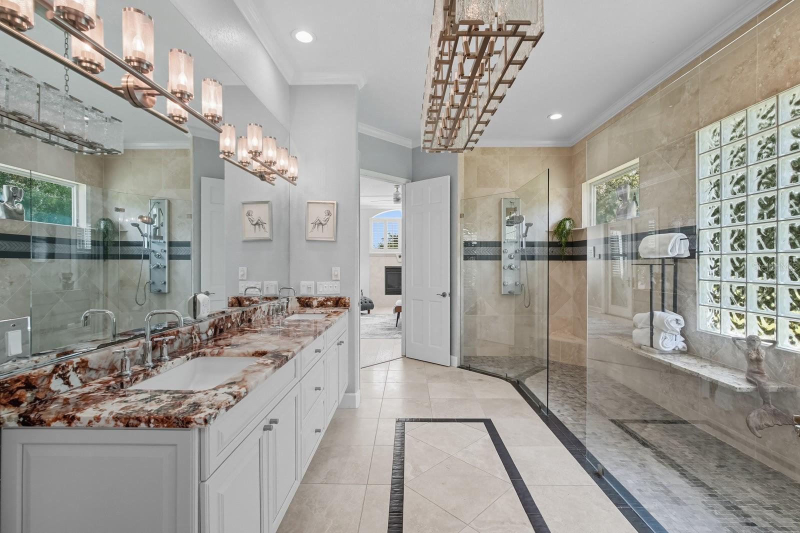 V4944387 Property Photo