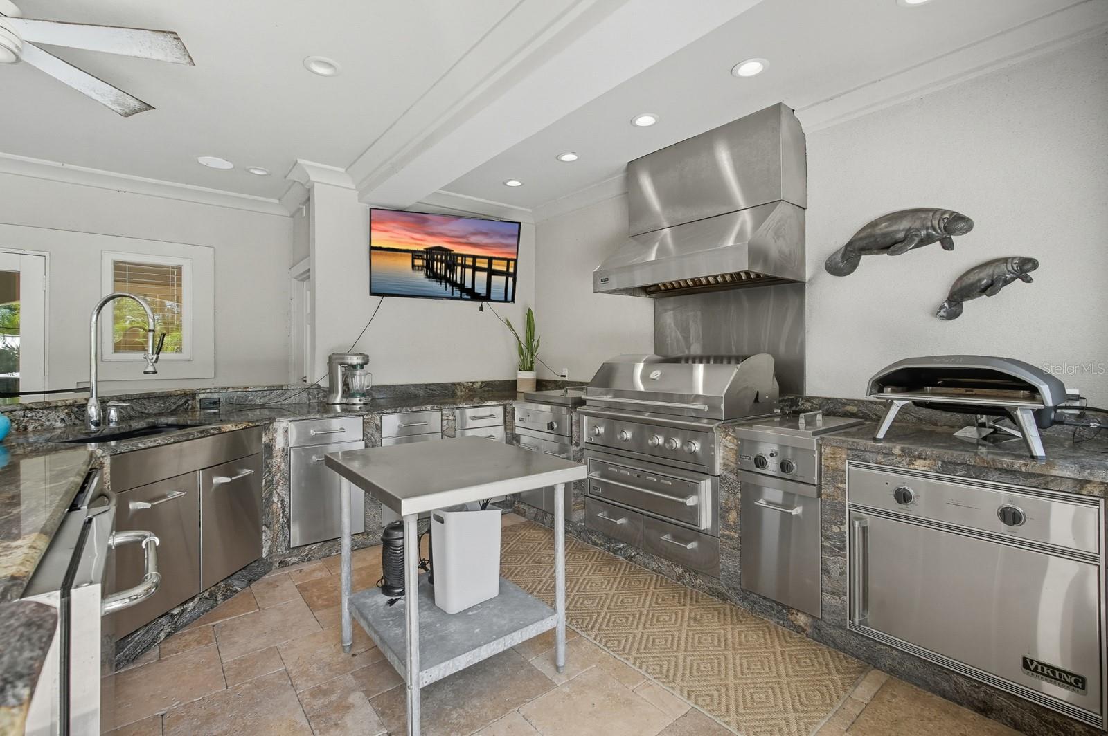 V4944387 Property Photo