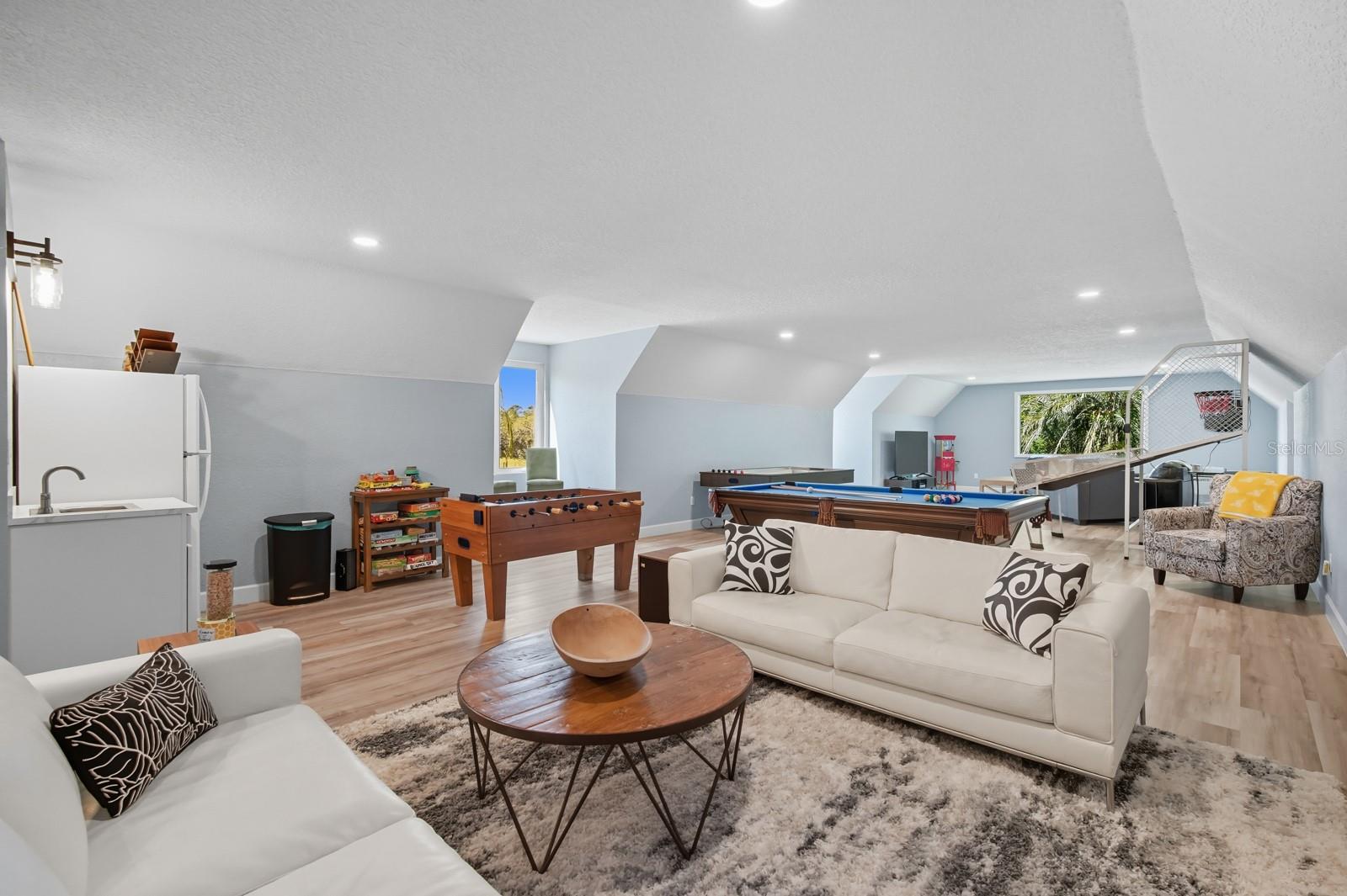 V4944387 Property Photo