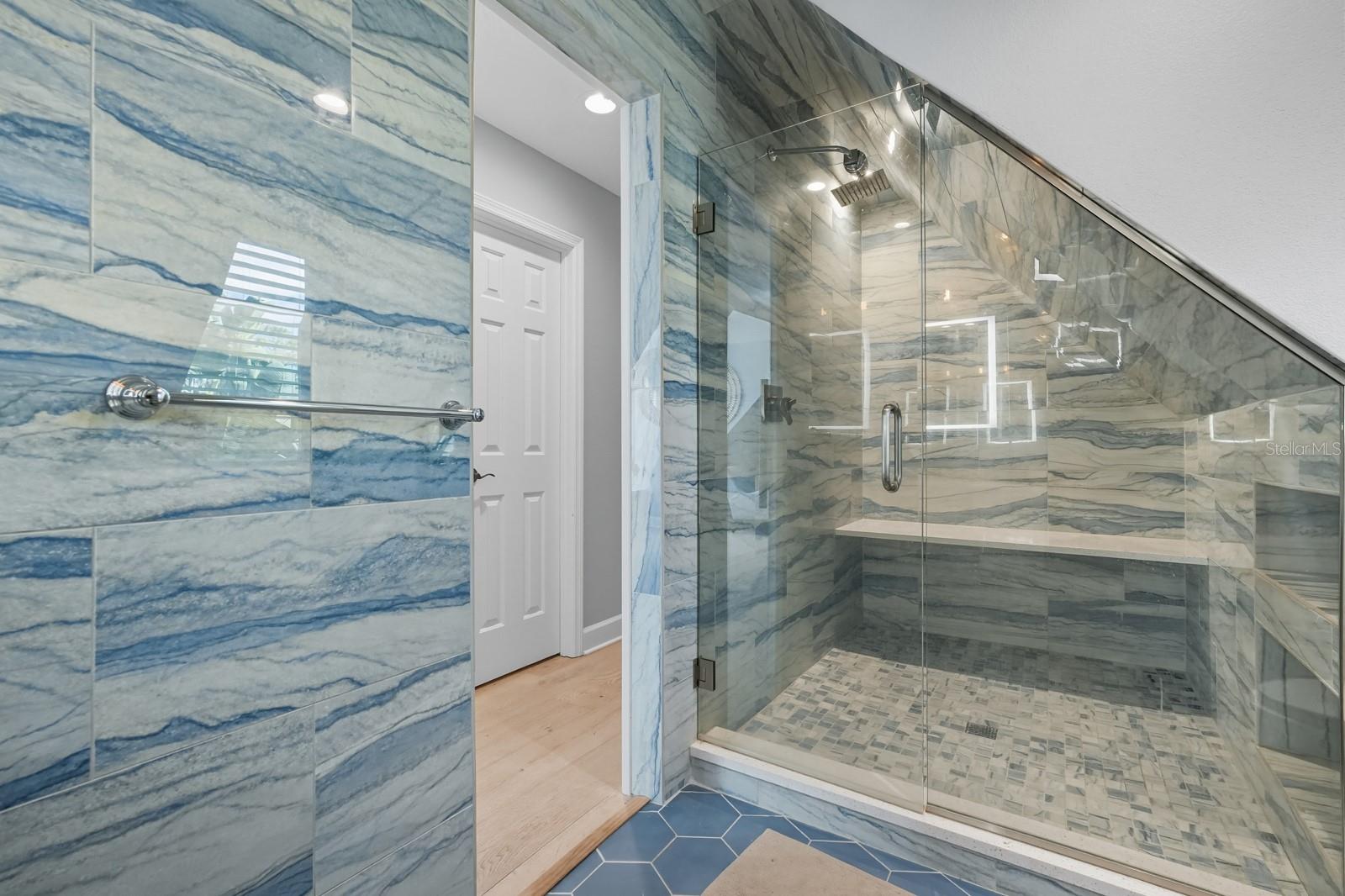 V4944387 Property Photo