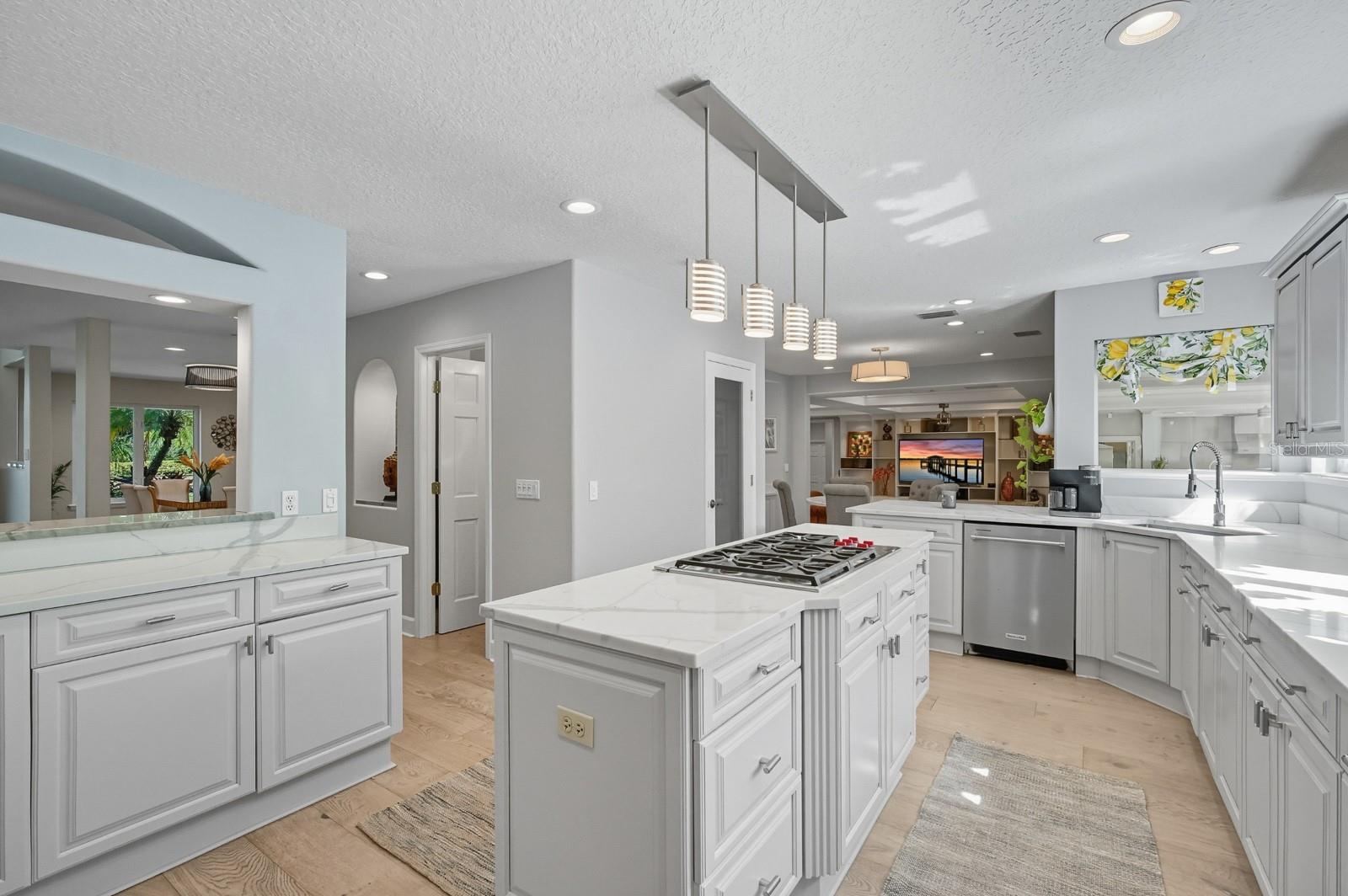 V4944387 Property Photo