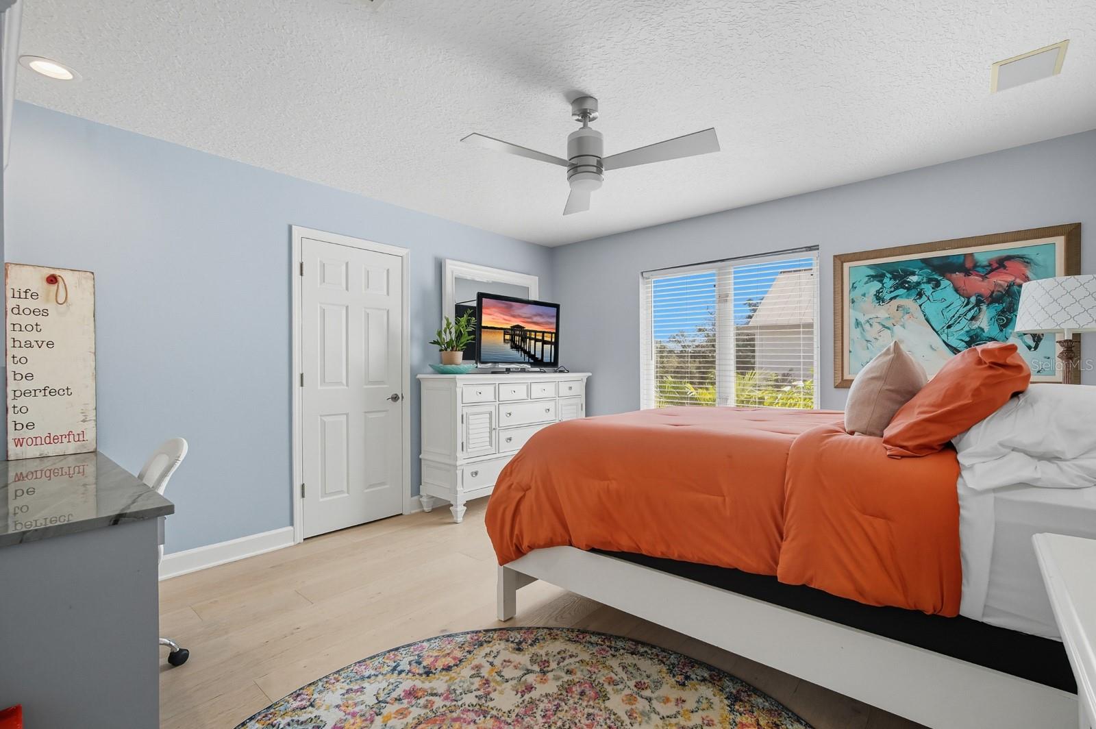 V4944387 Property Photo