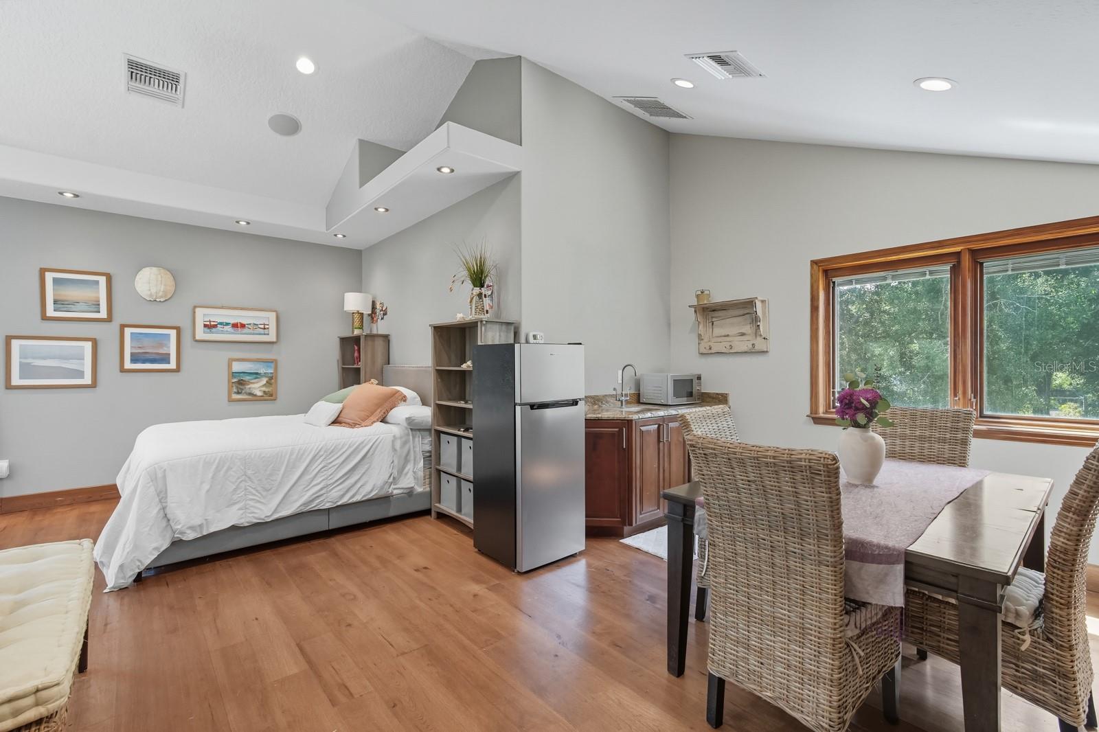 V4944387 Property Photo